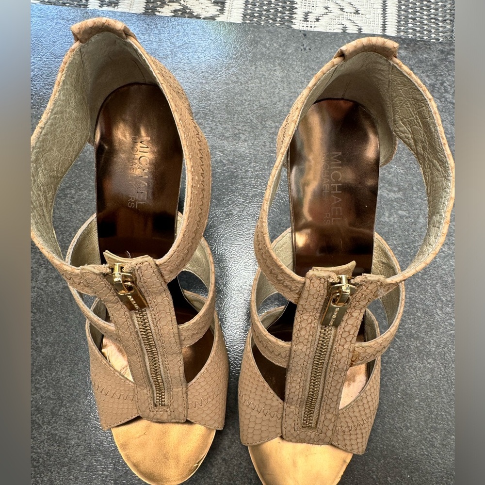 Michael Kors Textured Snake skin Faux Zipper Top Stiletto 4 inch Heels Size 9.5 - Picture 4 of 4